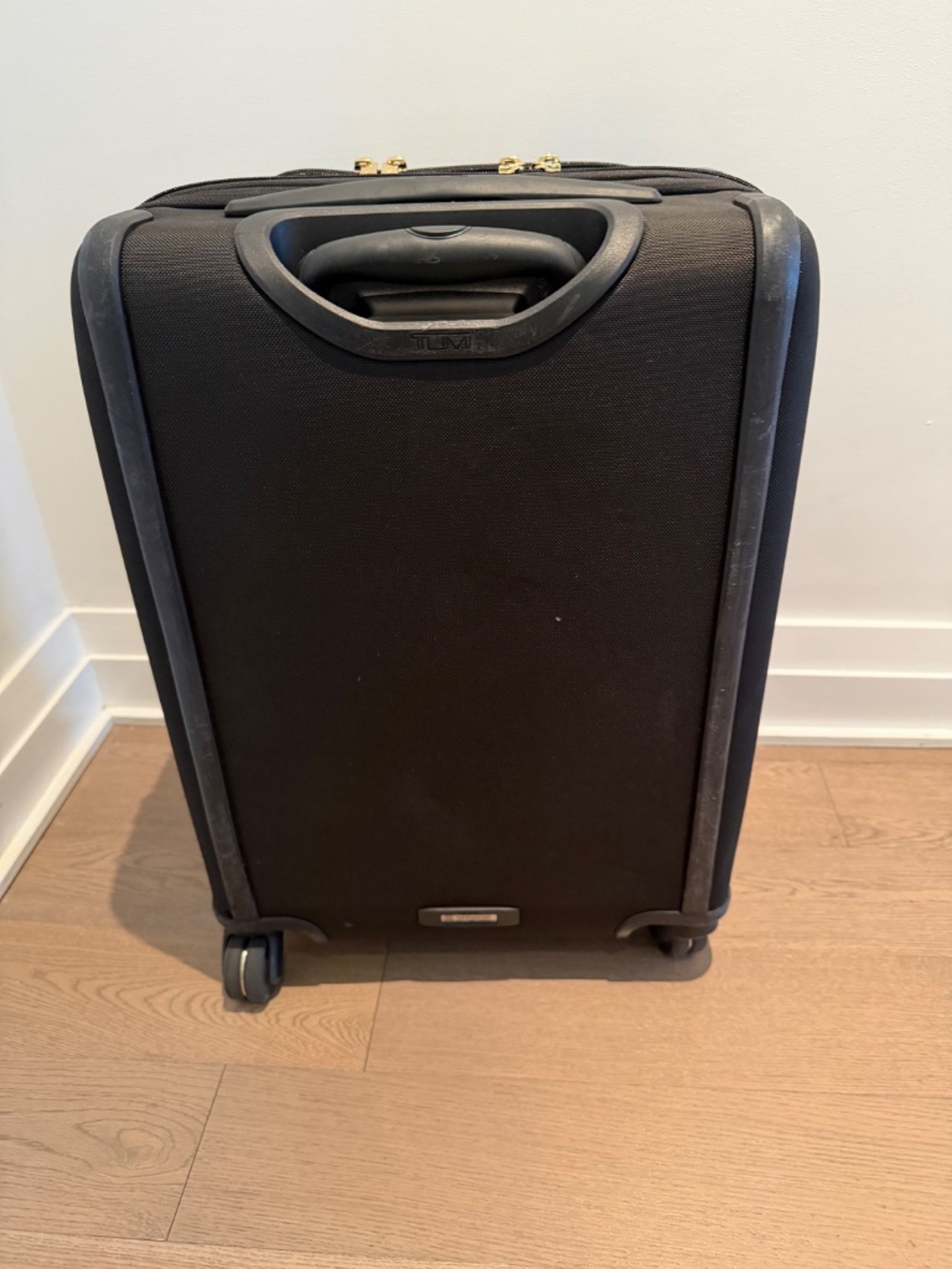 Tumi Black and Gold Cabin (expandable) 4 roller luggage - Picture 3 of 10